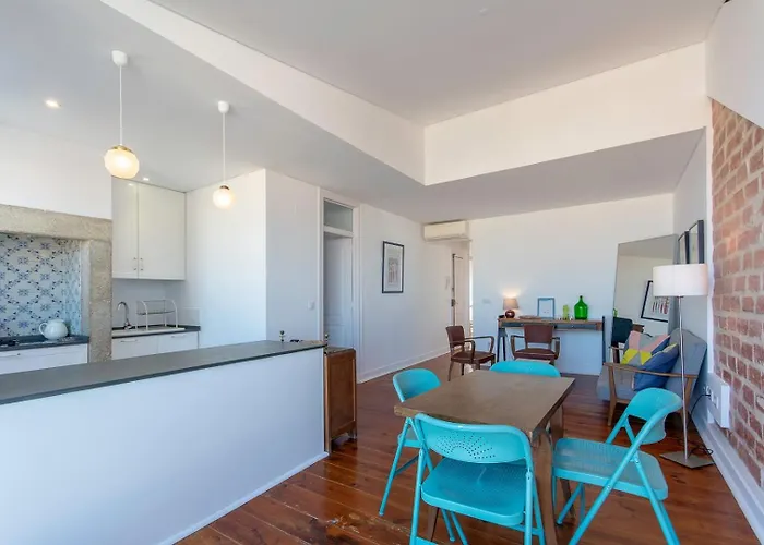 公寓 Amidst The Rooftops Of *