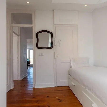 Апартаменти Amidst The Rooftops Of *