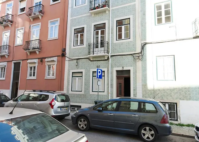 アパート Amidst The Rooftops Of *